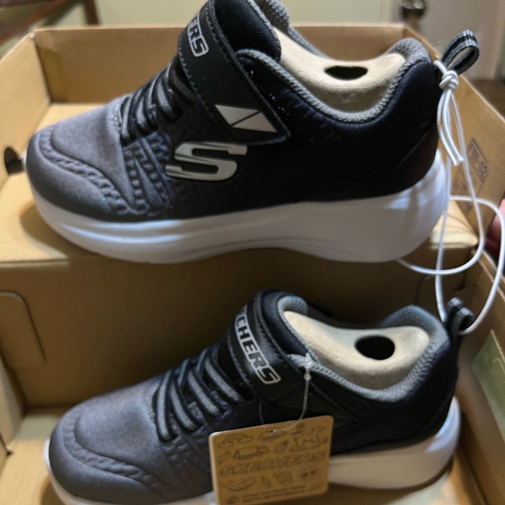Boys sketchers